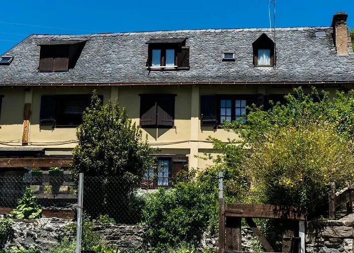 Dera Hont Auberge de jeunesse Arrés